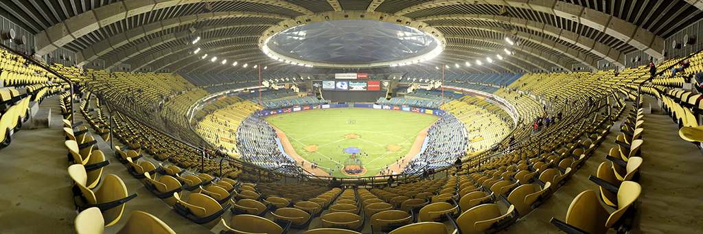 Olympic Stadium / Montreal Expos - Ballpark Digest